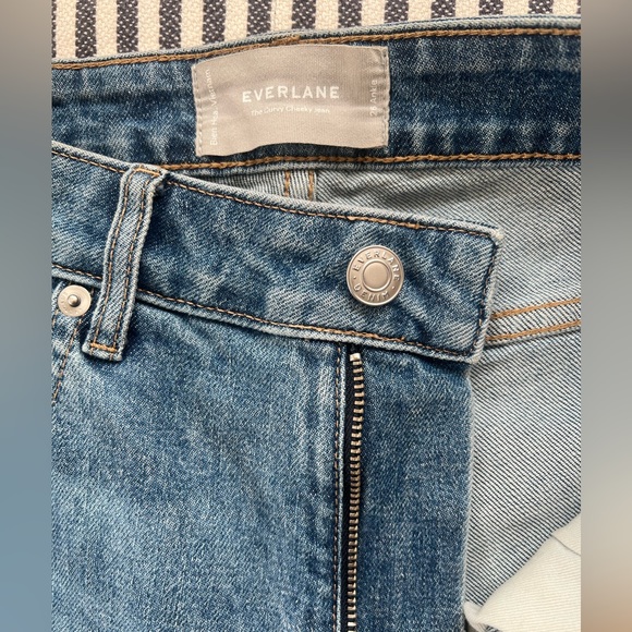 EUC Everlane The Curvy Cheeky Jean in size 26 ankle cut - Picture 9 of 9